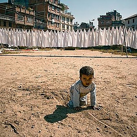 nepal_kathmandu_sheets_and_a_child_IMG_9571 - Stas Kulesh