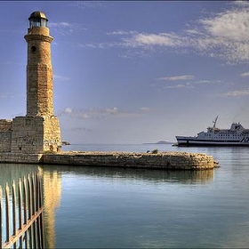 boat and lighthouse - Romtomtom