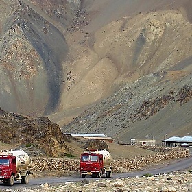 A road to Leh.... - Himalayan Trails