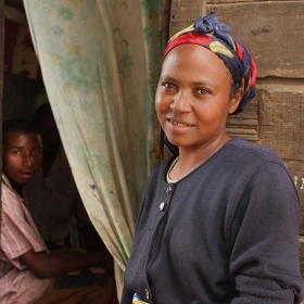 Woman in Andasibe - DavidDennisPhotos.com