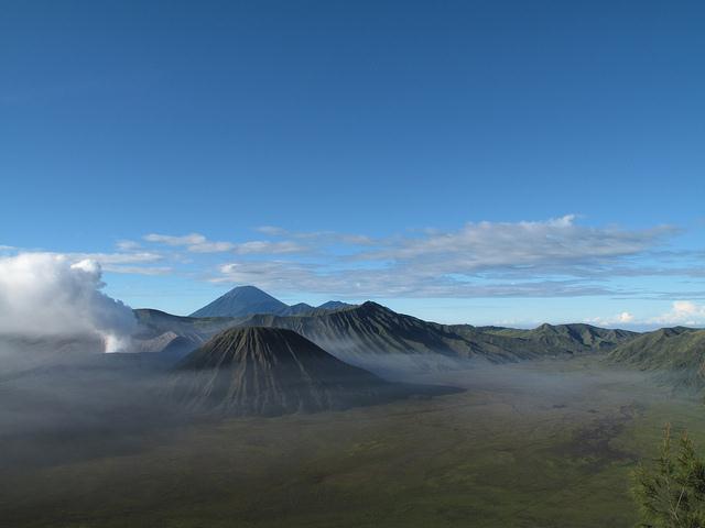 Indonesia_Java_Cemro Lawang_Sunrise over Gunung Bromo and Gunung Batok (17).jpg
