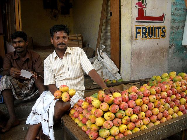 India - Koyambedu Market - May 2010 - Mangoes 06